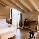 Gatto Bianco 42 בית הארחה