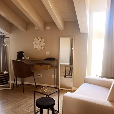 Gatto Bianco 42 Affittacamere 3*